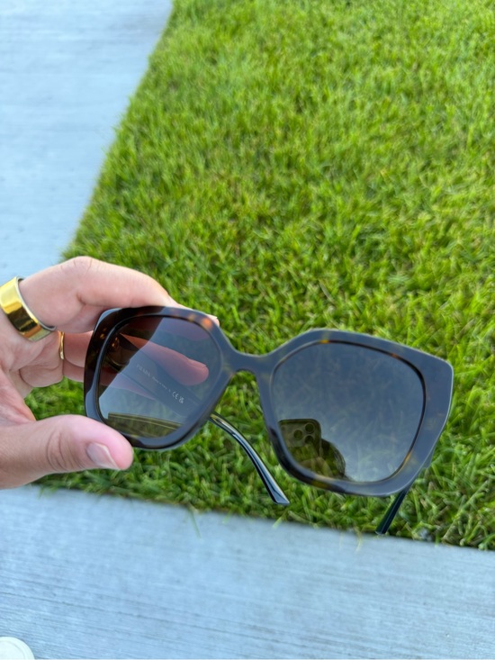 Prada Accessories - Prada Tortoiseshell Oversized Cat-Eye Sunglasses - Brown Lenses